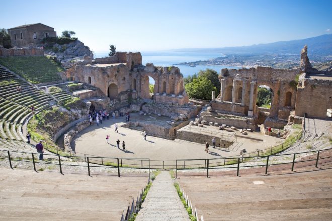 Zřícenina řeckého starořímského divadla Taormina Sicílie Itálie